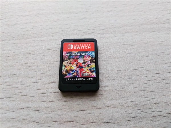 舌头舔Switch 2卡带 老外真敢试！连舔8天惨烈结果出炉