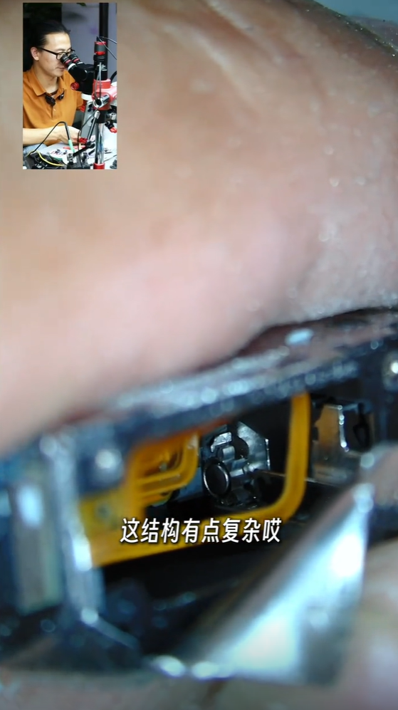 华为Pura 80 Ultra全网首发拆解！一镜双长焦做成了艺术品