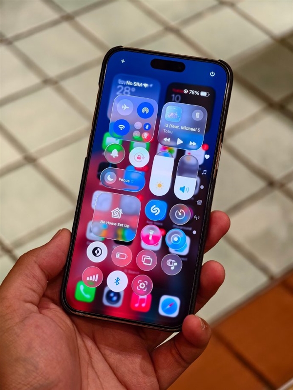 iOS 26 Beta 3发布 苹果又砍一刀！液态玻璃再被削弱