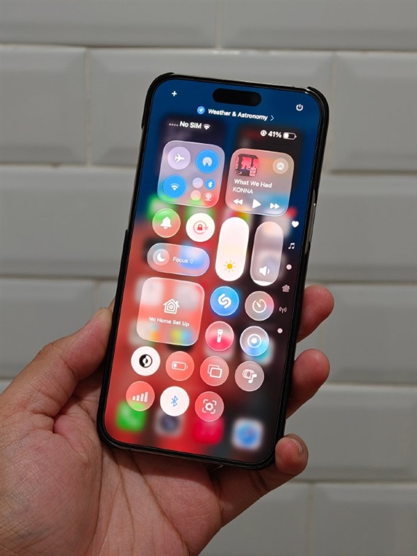 iOS 26 Beta 3发布 苹果又砍一刀！液态玻璃再被削弱