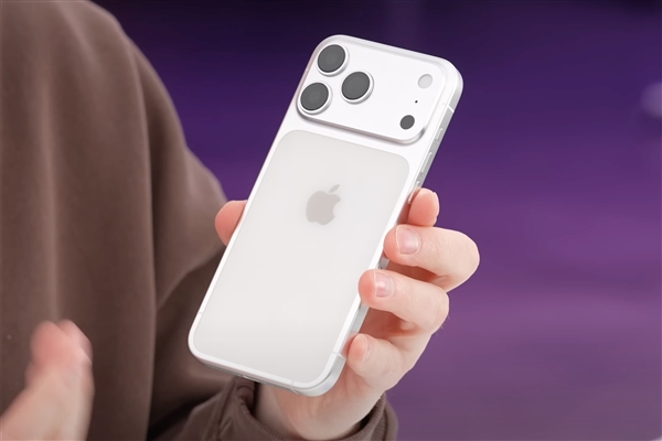 iPhone 17 Pro真机现身街头：外观大曝光