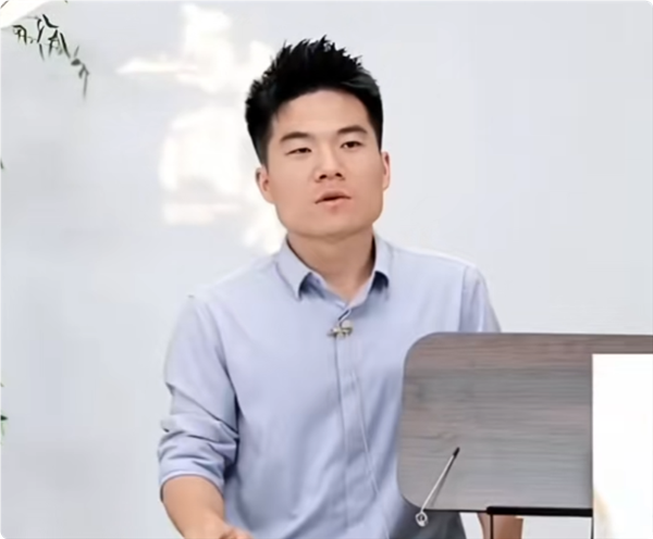 罗永浩曝董宇辉收入：自立门户后年入二三十亿