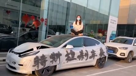 历时4年！站车顶维权女车主胜诉：特斯拉需提供完整行车数据