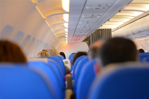 因空管员睡着！法国一航班在空中滞留一小时 乘客：全程所有人都保持镇定