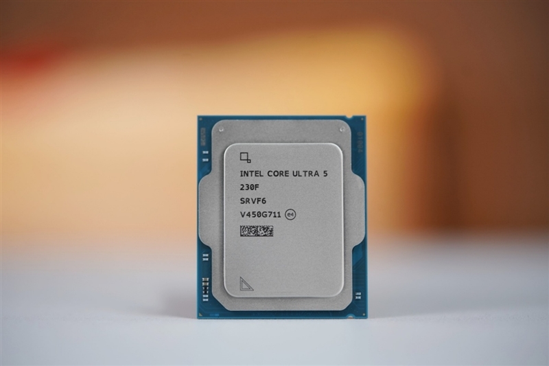 谁不爱低温静音 性能还更强的！酷睿Ultra 5 230F vs 锐龙5 9600X生产力、功耗、温度全方位对比 