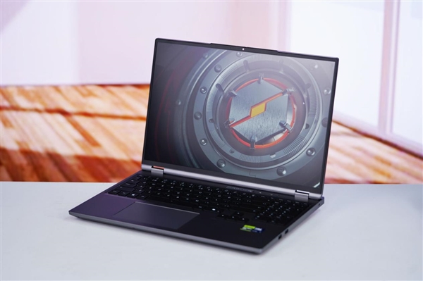 升级长江存储PC450固态硬盘 机械革命耀世16 Ultra图赏
