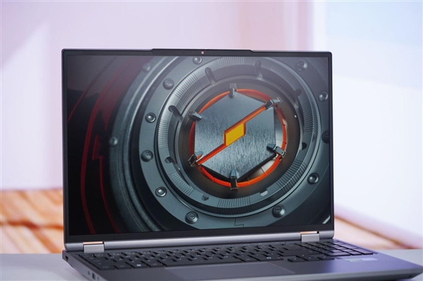 升级长江存储PC450固态硬盘 机械革命耀世16 Ultra图赏