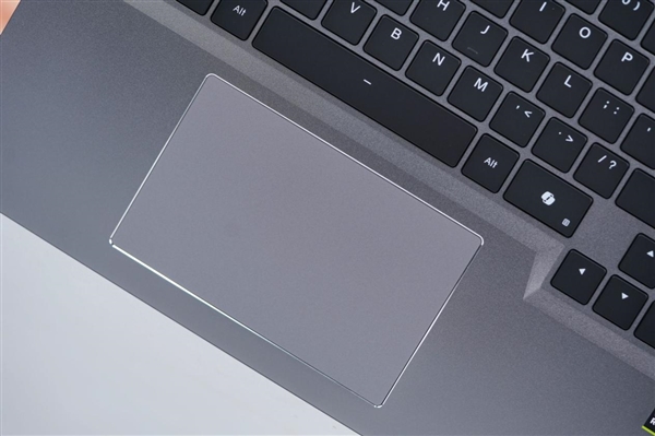 升级长江存储PC450固态硬盘 机械革命耀世16 Ultra图赏
