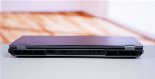升级长江存储PC450固态硬盘 机械革命耀世16 Ultra图赏