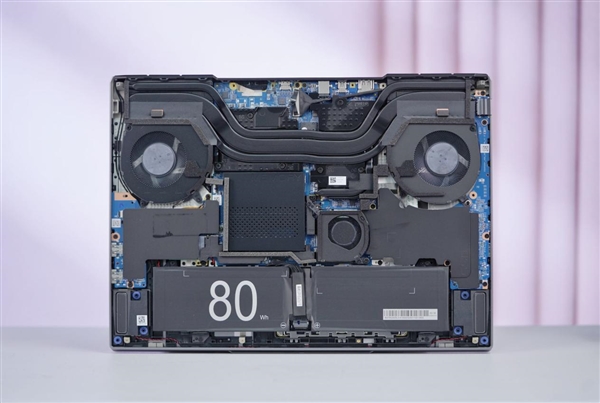 升级长江存储PC450固态硬盘 机械革命耀世16 Ultra图赏