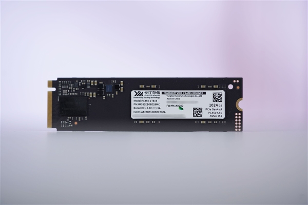 升级长江存储PC450固态硬盘 机械革命耀世16 Ultra图赏
