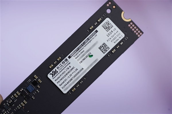 升级长江存储PC450固态硬盘 机械革命耀世16 Ultra图赏