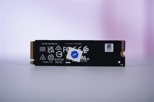 升级长江存储PC450固态硬盘 机械革命耀世16 Ultra图赏