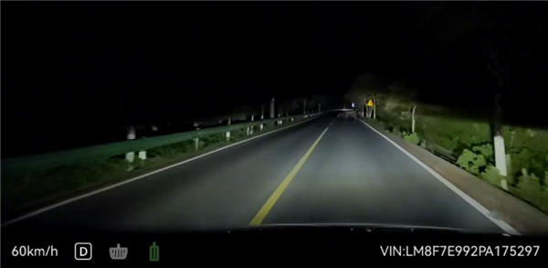 问界M7夜间山路偶遇大黑牛：暗光环境AEB一脚刹停