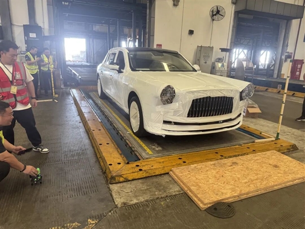 中国顶级豪车！3台红旗国礼首次批量出口阿联酋：用于礼宾接待