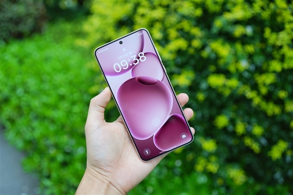 行业唯一！OPPO Find X9 Ultra搭载2亿像素双潜望+2亿像素主摄