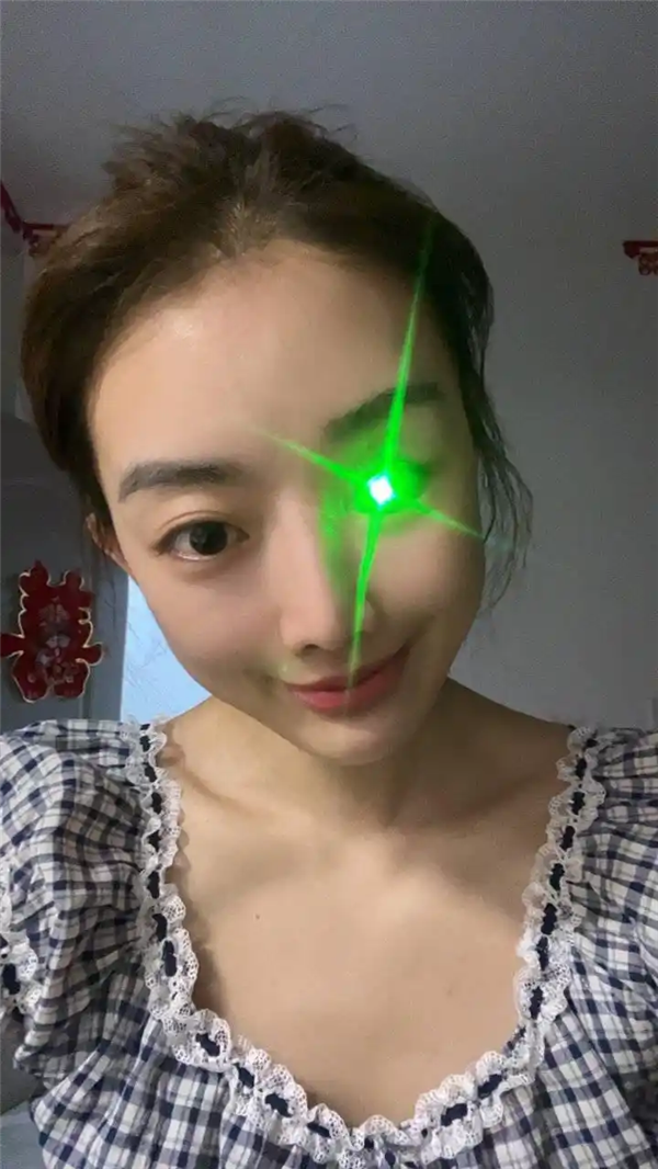 走在路上怕被抢 美国男子定制最昂贵义眼！成本200万美元