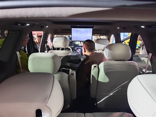 同级最多电机!三排六座SUV腾势N8L上市:29.98万起