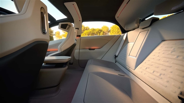 丰田玩激进 买菜车超进化!全新卡罗拉概念车首发