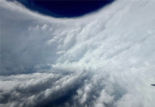 五级飓风!全球风王梅利莎登陆牙买加:医院屋顶被掀翻