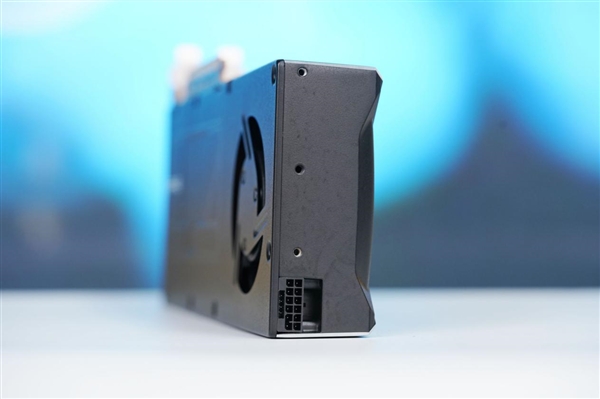 AMD最强专业显卡!蓝宝石AMD Radeon AI Pro R9700 32GB显卡图赏