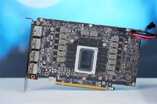 AMD最强专业显卡!蓝宝石AMD Radeon AI Pro R9700 32GB显卡图赏