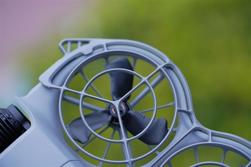 最适合入门的无人机！大疆Neo 2评测：4K60帧影像 全向避障随便飞！