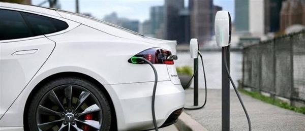 车主们终于等到!特斯拉正式开始推送外放电功能OTA