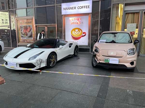 含一辆法拉利488!62岁大妈开车误操作连撞多车:官方通报