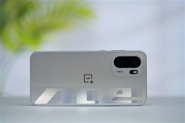 同档唯一165Hz超高刷直屏!一加Ace 6图赏