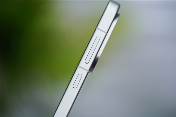 同档唯一165Hz超高刷直屏!一加Ace 6图赏