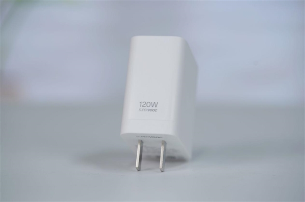 同档唯一165Hz超高刷直屏!一加Ace 6图赏