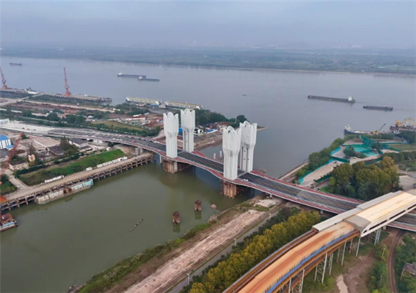 满足5000吨级船舶通航需求!华中地区首座开启桥建成试通车