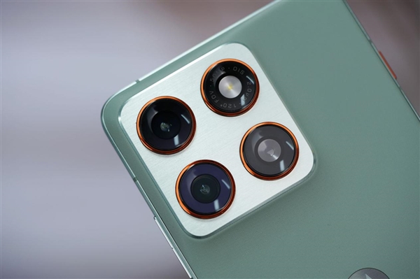 5.99mm超薄机身！联想moto X70 Air图赏