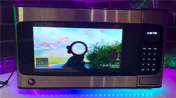 梦幻跨界产品：微波炉改造成PC整机！门作为显示屏、主板置于转盘