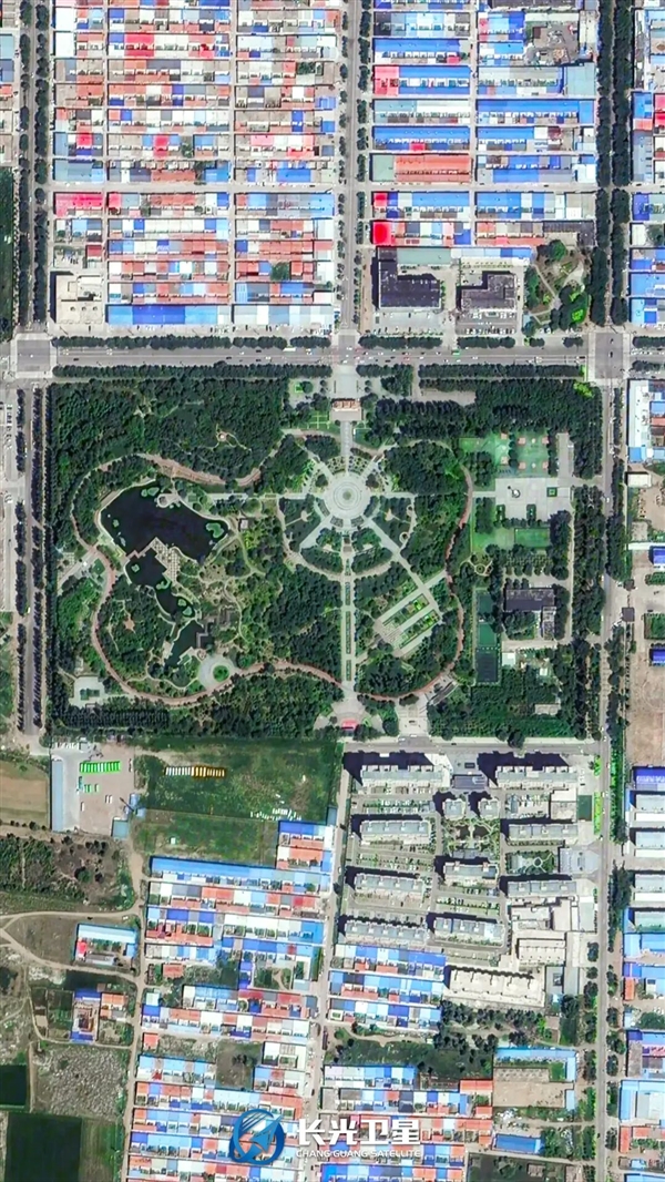 卫星俯瞰山西应县：千年木塔与现代小城的交响曲