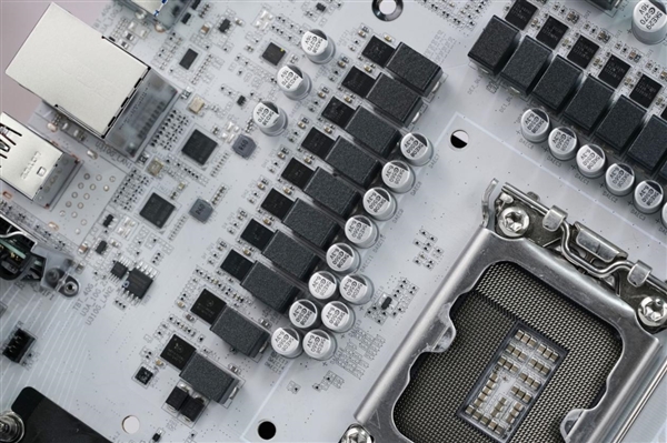 雪景房主机必看！技嘉电竞冰雕Z890 AORUS PRO ICE主板图赏