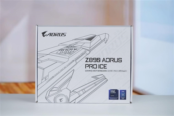 雪景房主机必看！技嘉电竞冰雕Z890 AORUS PRO ICE主板图赏