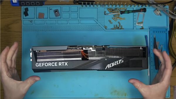 没见过如此惨烈的RTX 4090!严重扭曲、GPU/显存/电感全烧毁