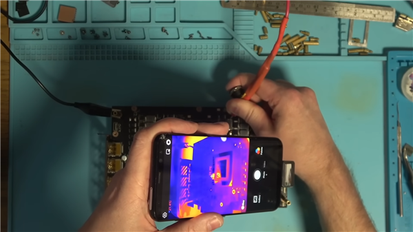 没见过如此惨烈的RTX 4090!严重扭曲、GPU/显存/电感全烧毁