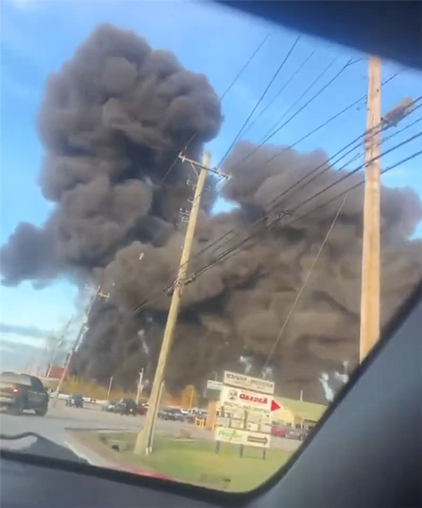 载28万加仑燃油!美国UPS一货机坠毁爆燃:已致7人死亡