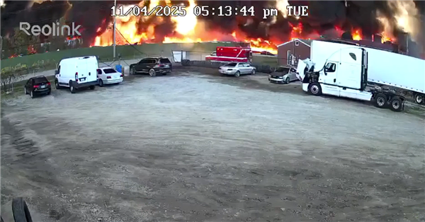 载28万加仑燃油!美国UPS一货机坠毁爆燃:已致7人死亡