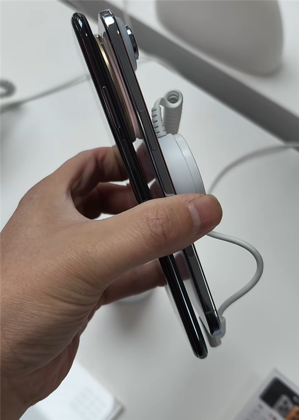 6.6mm VS 5.6mm!华为Mate 70 Air/苹果iPhone Air配置对比
