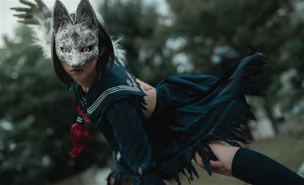 国外美女们Cos《寂静岭f》女主 钢管战神的压迫感