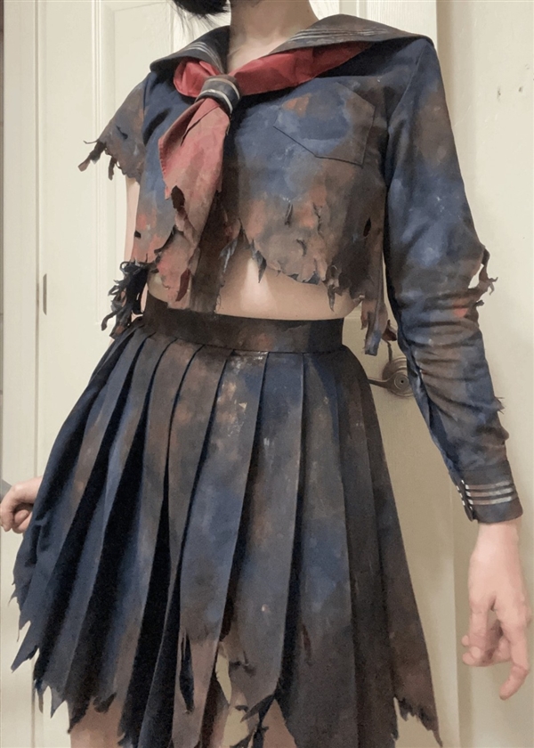 国外美女们Cos《寂静岭f》女主 钢管战神的压迫感