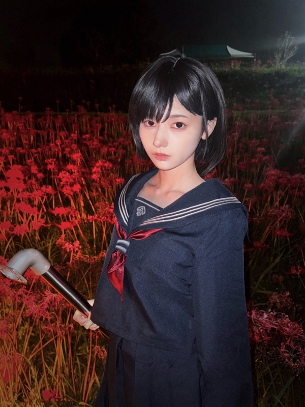 国外美女们Cos《寂静岭f》女主 钢管战神的压迫感