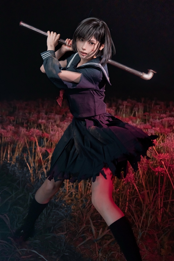 国外美女们Cos《寂静岭f》女主 钢管战神的压迫感
