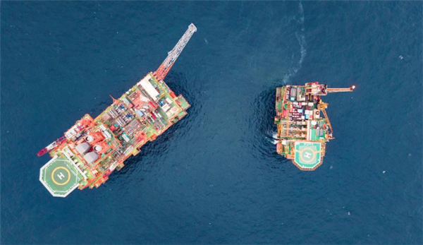 国产化率达95%!北部湾海域最大油气平台完成浮托安装