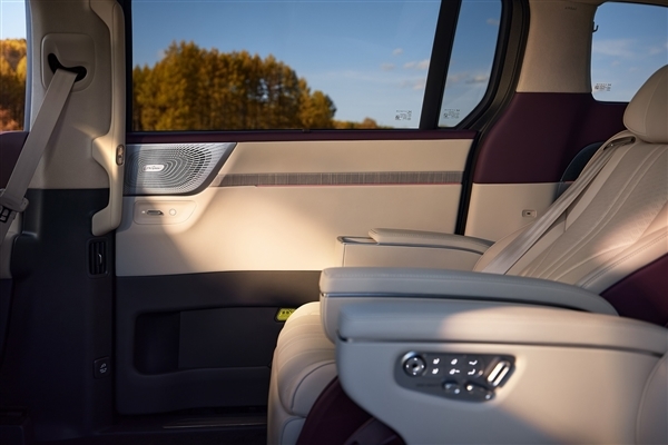 全球续航最长大七座 小鹏X9增程混动预售:35万起