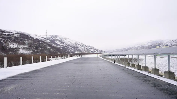 川西一高速铺上电热毯:冬天不用撒盐除雪 车辆全天通行
